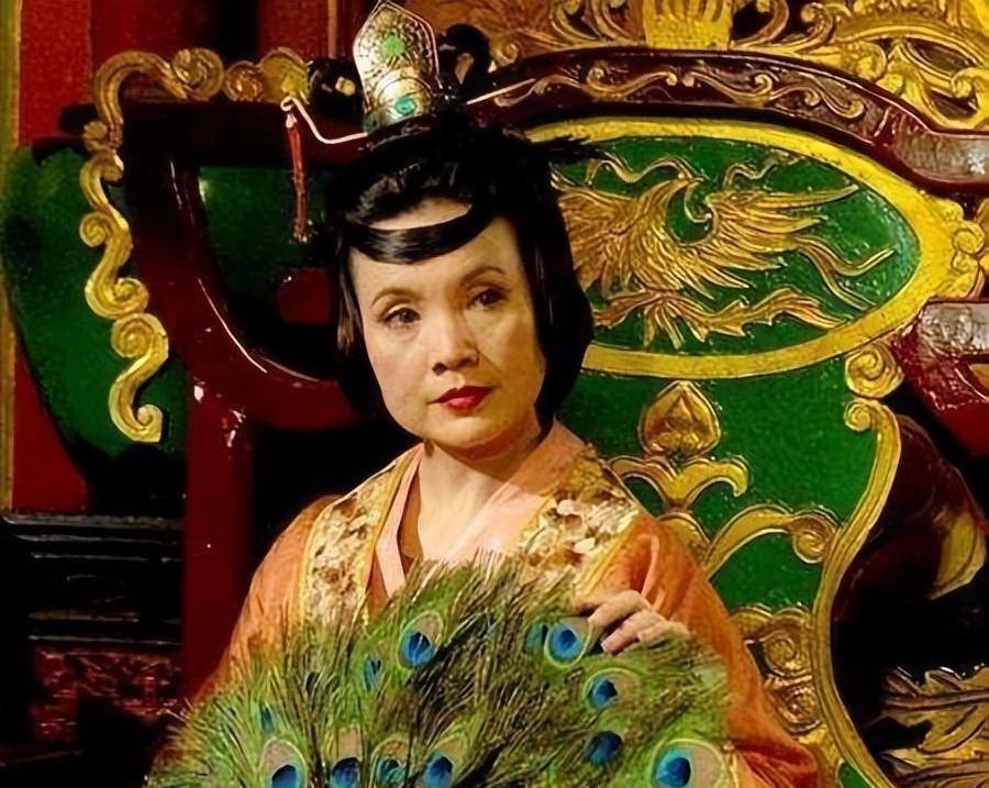 01 七岁被立为皇帝,被迫称帝李天馨的父亲是李氏王朝第八任皇帝李惠宗