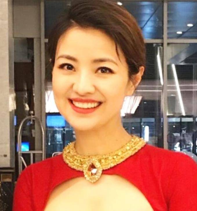 她曾和撒贝宁同居4年, 抛弃小撒爱上富二代, 现在38岁孤身一人!