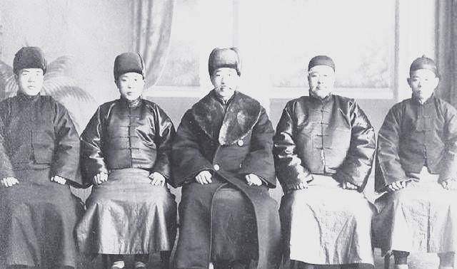 过的团队在张作霖起家的时候,有很多人看不惯他,这其中甚至包括袁世凯