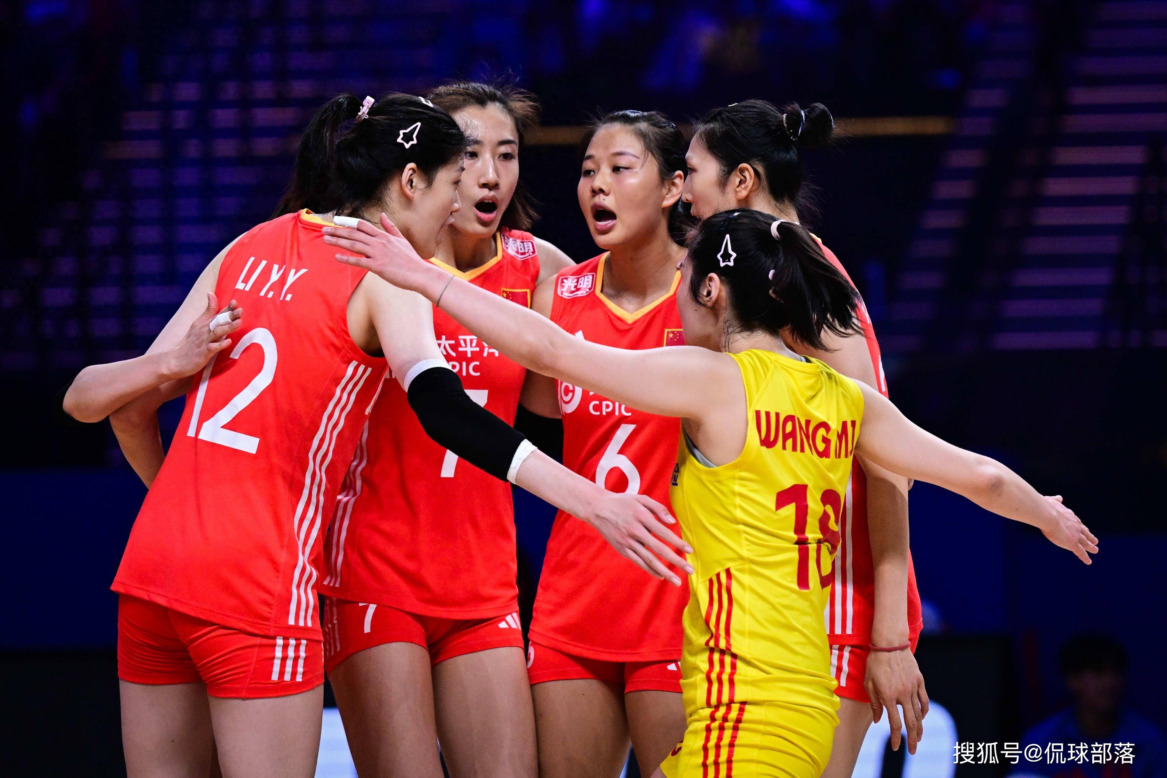 中国女排升第6,巴西11连胜第1,塞尔维亚跌第10