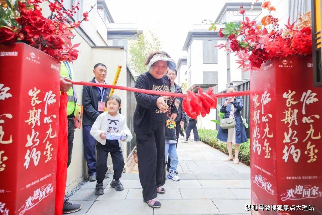 我们认为,宝能滇池九玺之于区域和城市的意义,不能简单用普通楼盘去