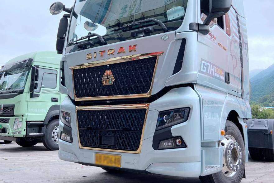 大马力更经济:大件运输利器——汕德卡g7h燃气车
