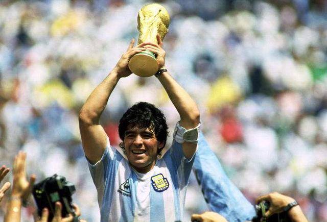 马拉多纳带领阿根廷出战墨西哥世界杯,一路高歌猛进打进决赛,最终夺冠