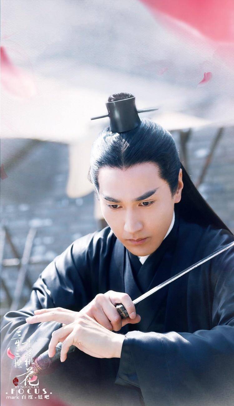 长相比较小家子气,看着就是配角的样子,而且还十生十世,也太老套了吧!