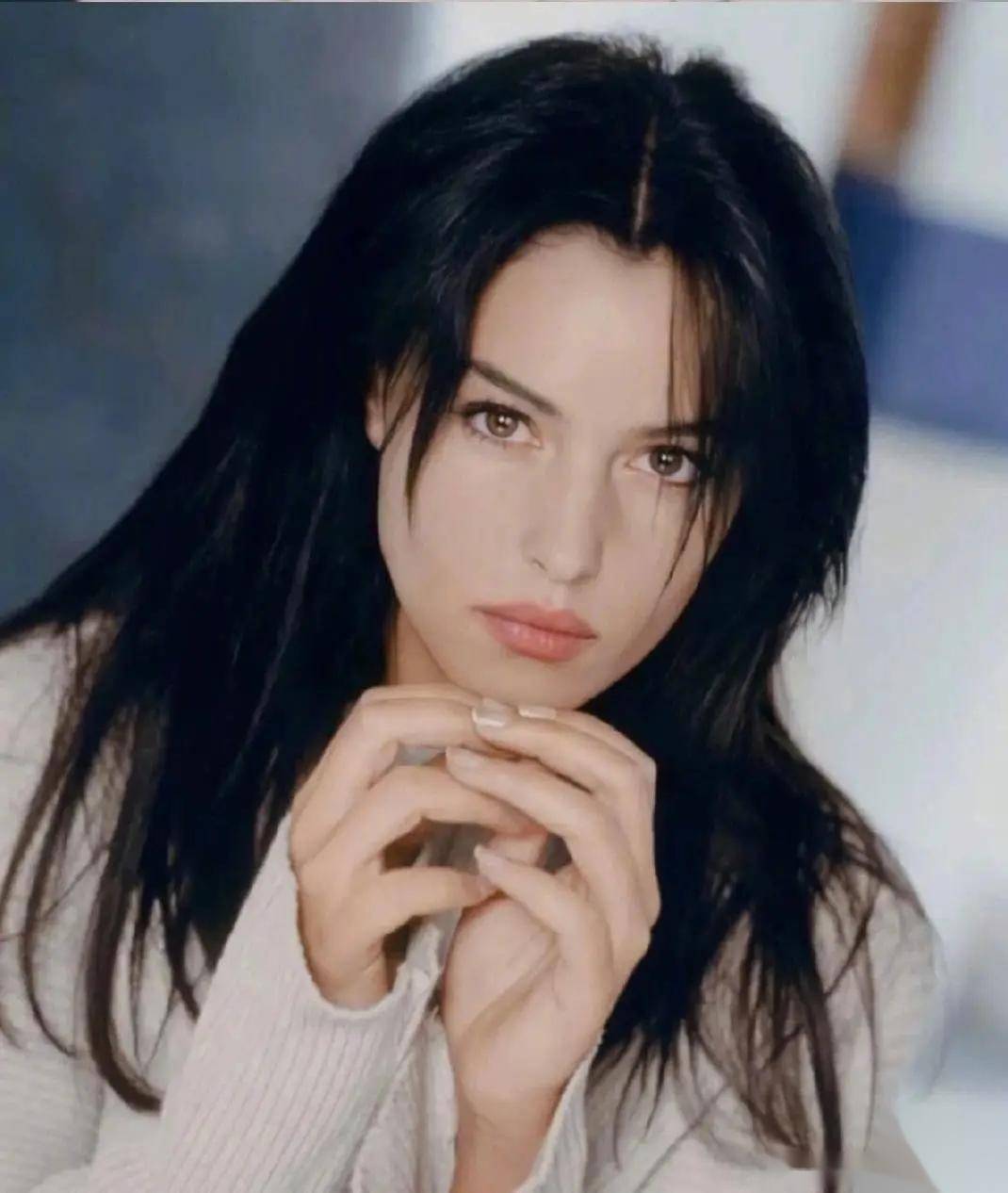 莫妮卡贝鲁奇的写真曝光,美貌与才华兼具的女神惊艳全场!