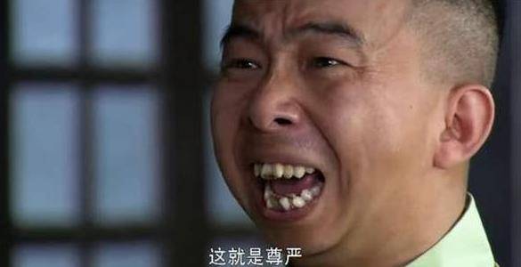 "丑星"巨兴茂:甘演丑角30年,今42岁逆袭成百亿导演妻子陪伴