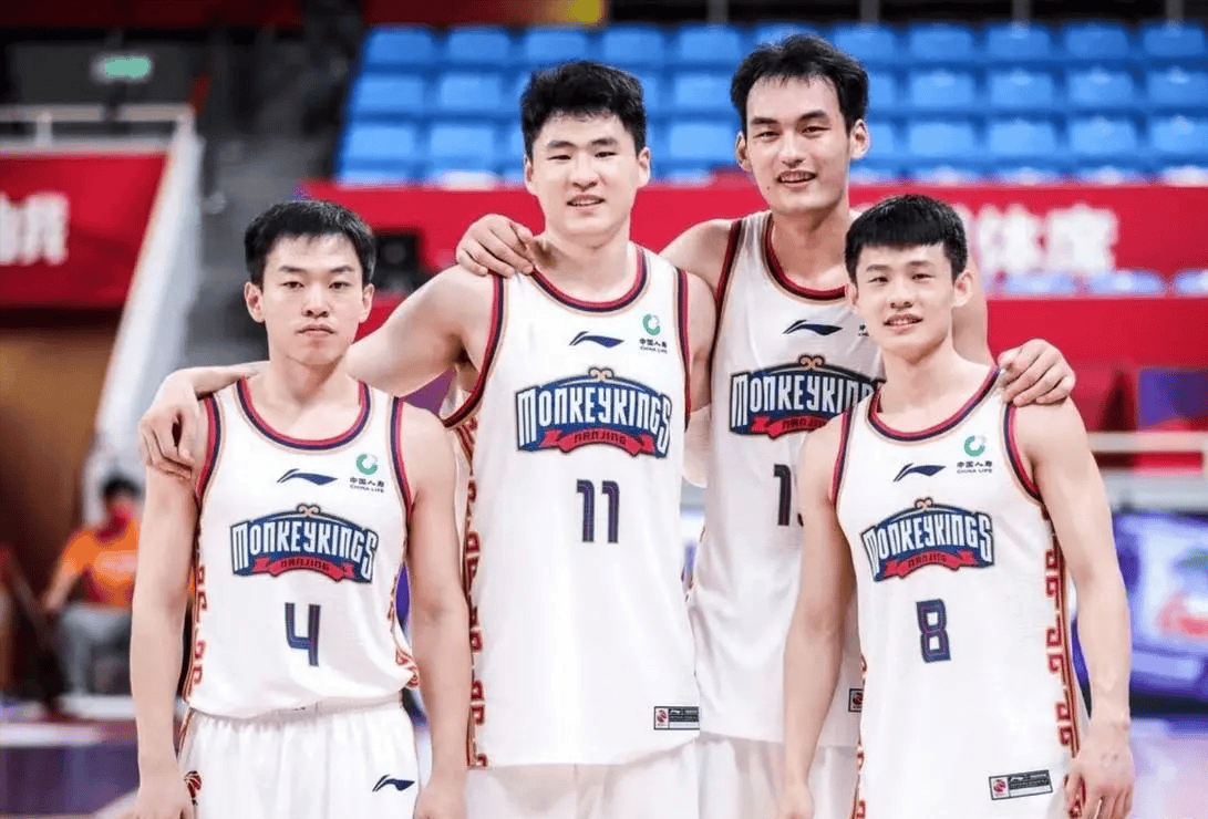 毕业于清华大学,在2020年cuba总决赛中,刘东帮助清华大学夺冠,决赛