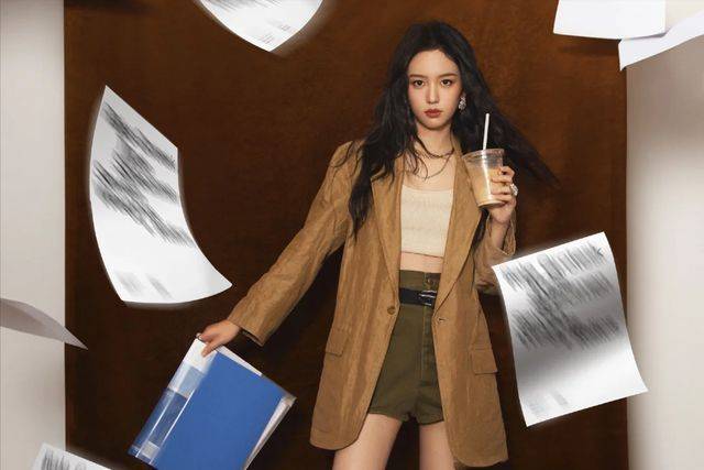 周也央视冷漠甩脸，耍大牌风波再起？网友：高岭之花也要接地气！-650采访周也