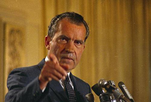 安德鲁·约翰逊是林肯当总统期间的副总统,林肯遇刺后,他成为美国总统