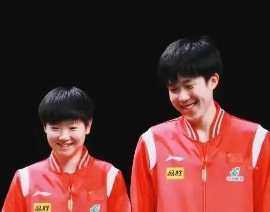 当记者问孙颖莎与樊振东搭档的感觉如何,她回答说还可以,她认为自己能