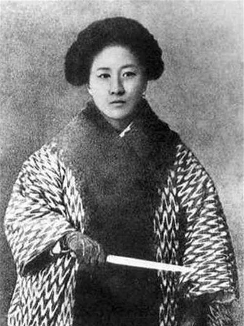 秋瑾遇难后没人敢收尸,一双儿女被悄悄收养,儿子长大成湖南巨富