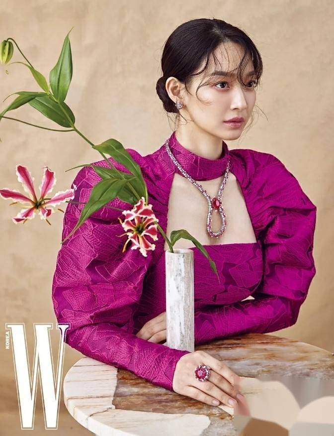 35岁申敏儿写真曝光,清新脱俗,典雅迷人,这谁顶得住!