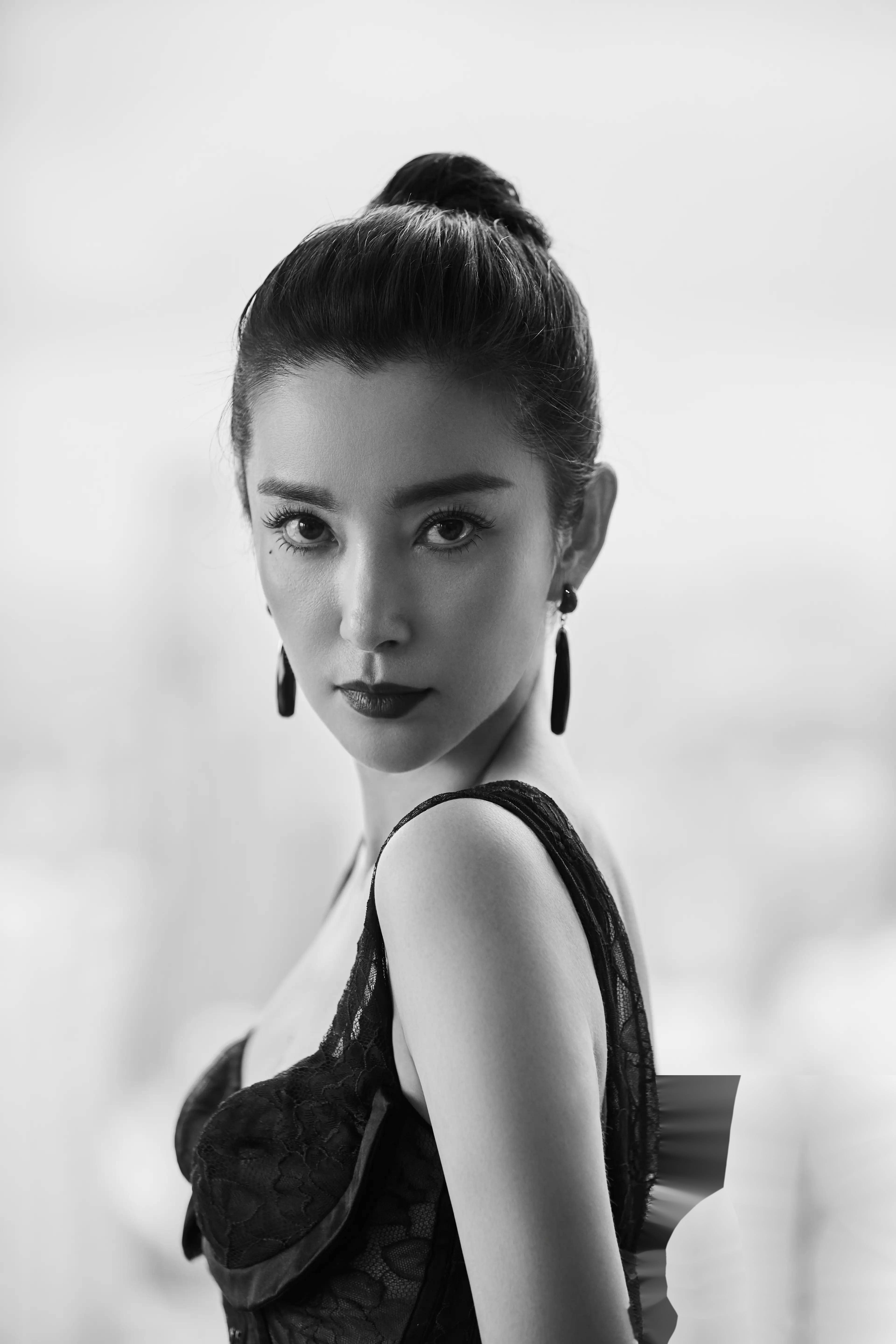 51岁李冰冰性感写真女神范儿让人叹为观止