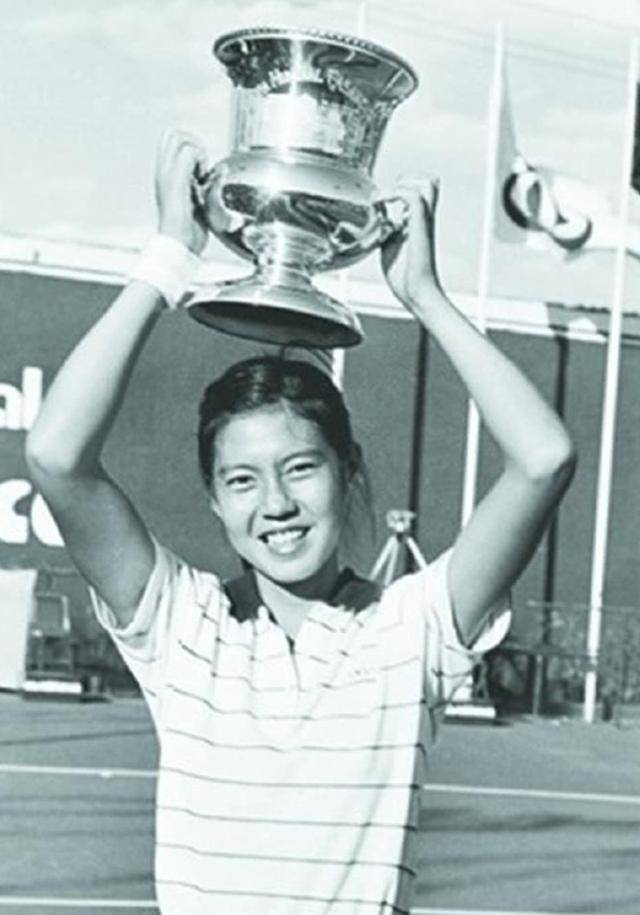 体坛"败类"胡娜,私自加入美籍却回国捞金,坑害教练坚持不认错