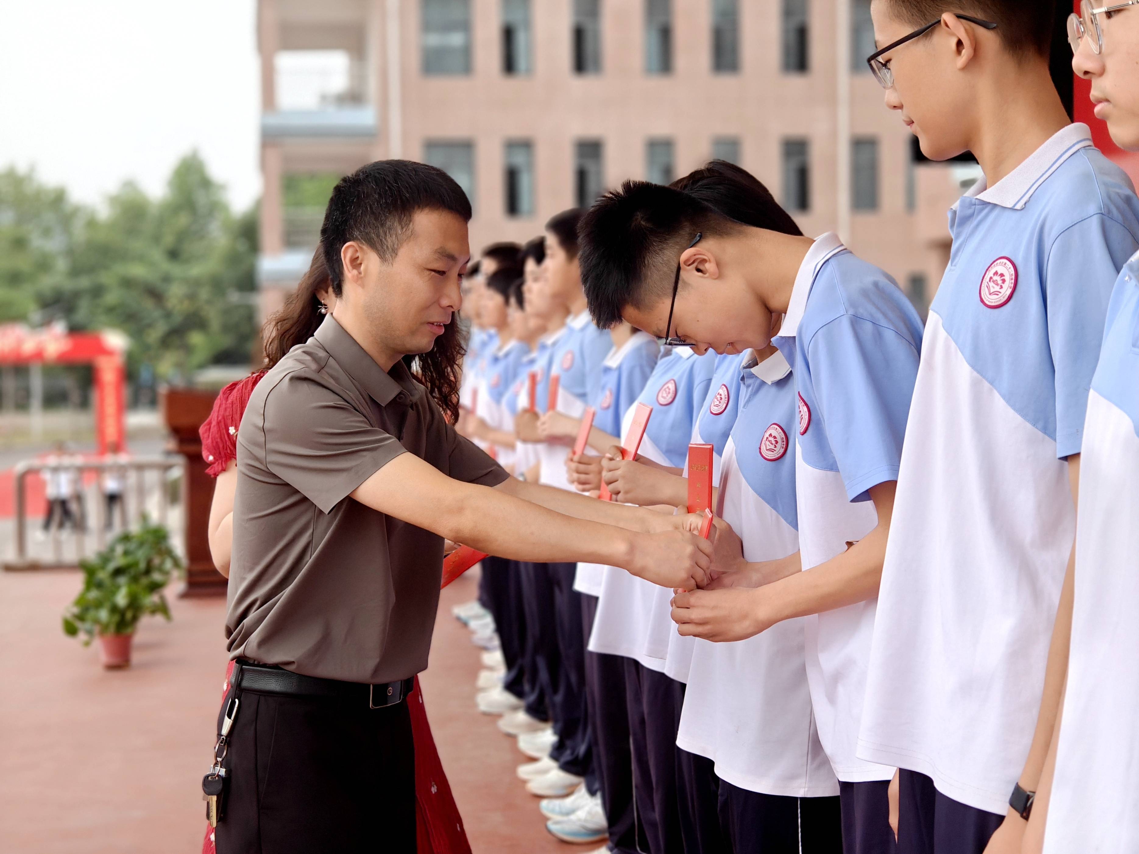 青春逐梦 怀德行远