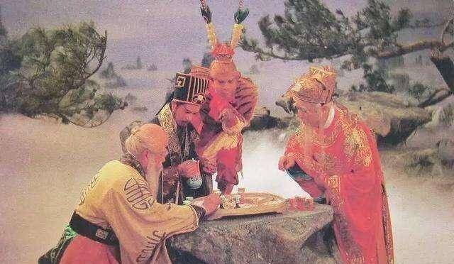 孙悟空没被邀请参加蟠桃会,为何那么生气?你看看王母都请了谁!