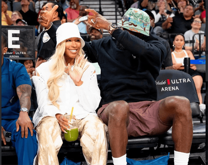 詹姆斯:赫尔利夫妇不愧是