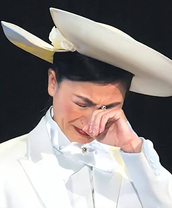 原来她已离世12年!死讯被"隐瞒"一个月,死后还留下40亿遗产