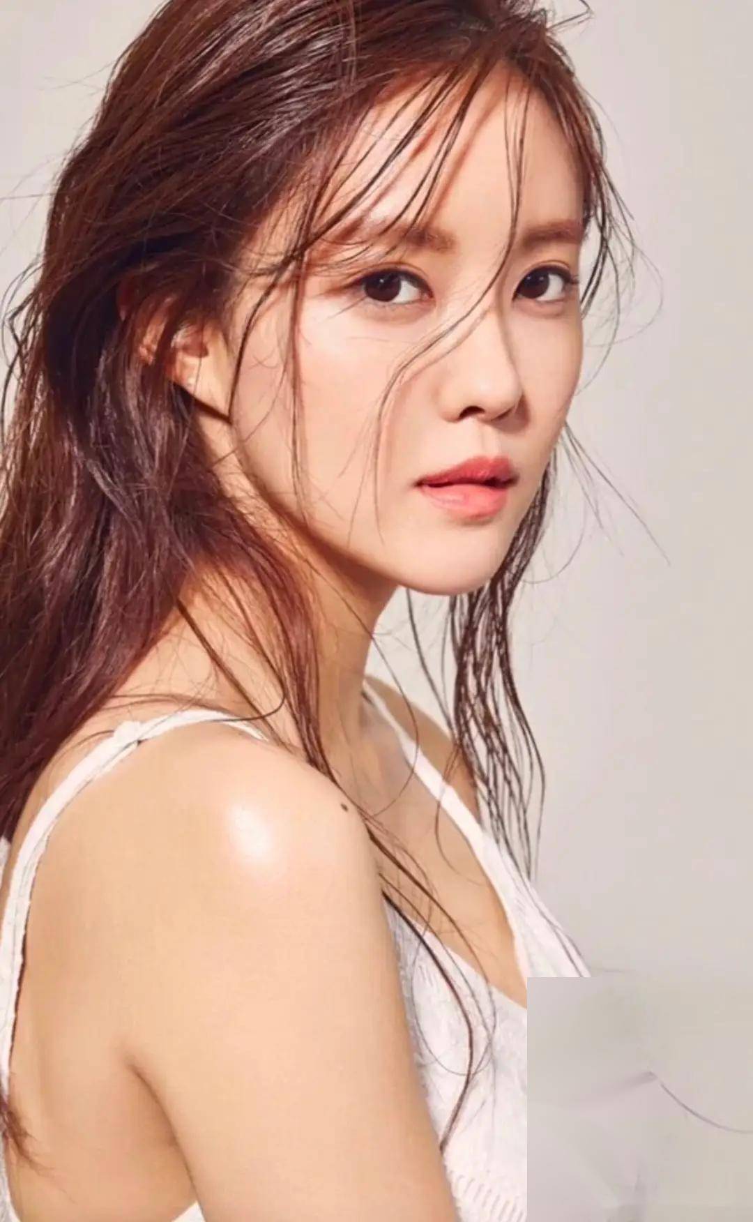 朴孝敏的写真曝光,这身材谁能顶得住呢?女神范儿十足!