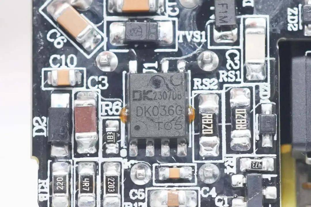 设计"迷你充"不如来看看这些内置功率管的电源芯片案例