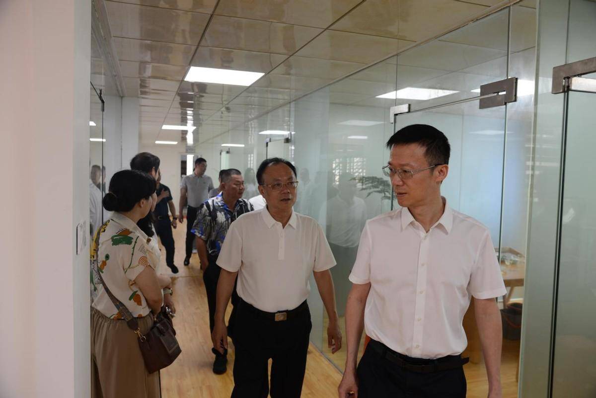 惠安民建工商企业二支部举行"会员之家" 揭牌暨主题教育总结座谈