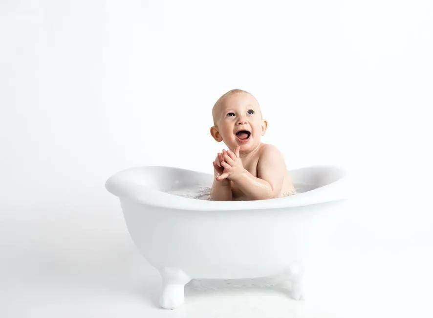 给宝宝洗澡并没有那么难。只需遵循以下步骤！_皮肤_清洁_身体
