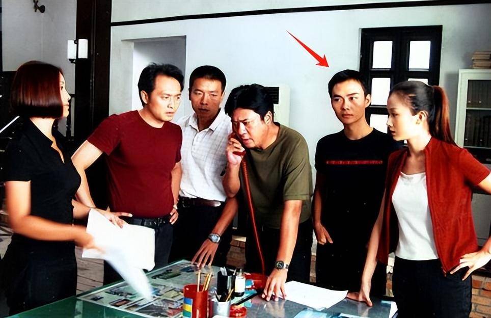 特别是他在《重案六组》第二部中饰演的小警察常宝乐.