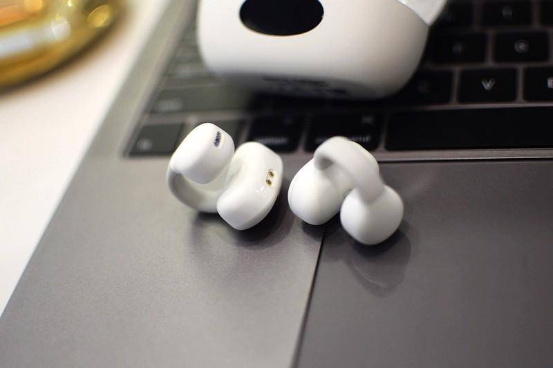 金耳朵认证的五星音质，双飞燕百耳颂蓝牙耳机B5 感受音质巅峰