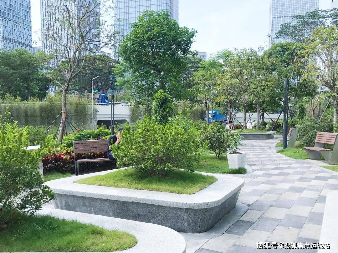 空间不低于周边建筑日照标准,采光充足,通风,绿化降低城市热岛效应