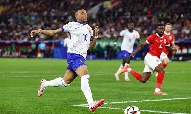 姆巴佩因鼻骨骨折缺席欧洲杯多场比赛,法国队面临挑战