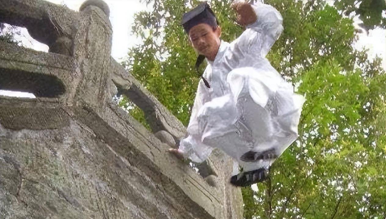 "轻功大师"陈师行:19米高台一跃而下,科学修仙靠"翻车"证明