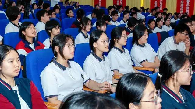 苏州新草桥中学温情满满的初三毕业典礼