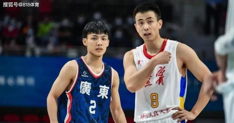 人品!广东球迷泰国机场追星徐杰遭拒,球迷说客家话徐杰也爱答不理-广东队的徐杰是哪里人