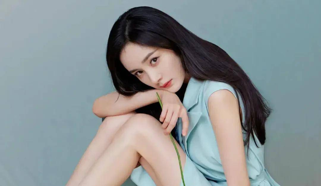 杨幂论文风波升级!行程太满被质疑找枪手,网友斥其浪费学术资源