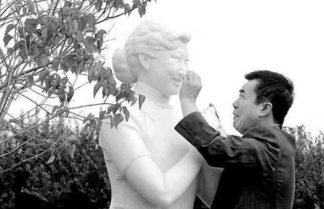 在高秀敏去世以后,何庆魁的作品热度也没有那么高了.