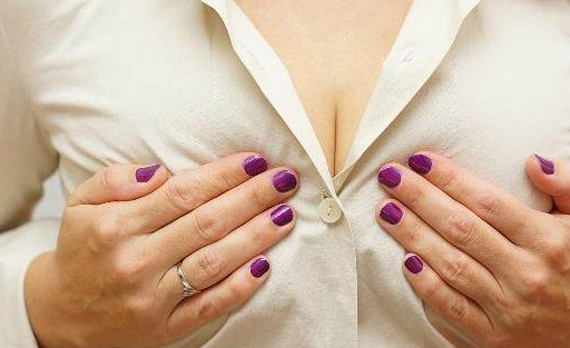 为什么现在乳腺增生越来越多？也许和它有关系。不管你有多喜欢都要尽量忍住_食物_胸部_女人。