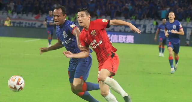 武汉三镇VS上海海港：00后小将找回射门靴，卫冕冠军江城走麦城