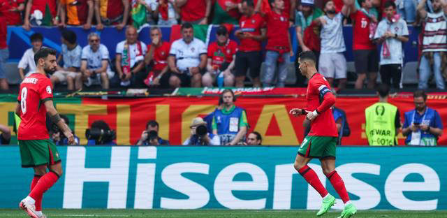 c罗领衔葡萄牙2-0战胜土耳其,欧洲杯罕见乌龙球引发瞩目