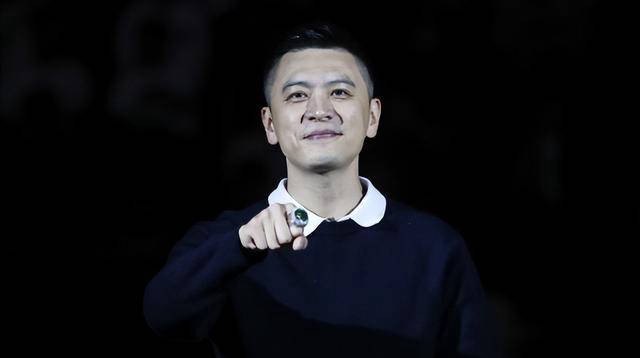 杨鸣荣获重要奖项,重回巅峰,家庭获安宁