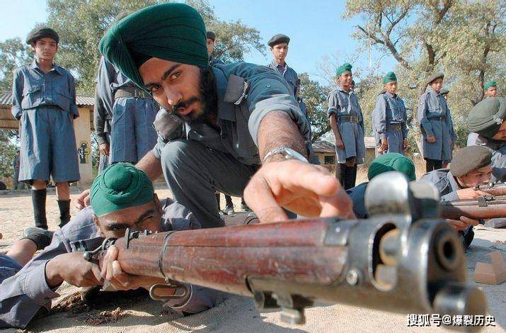 装备_冲锋枪_手枪