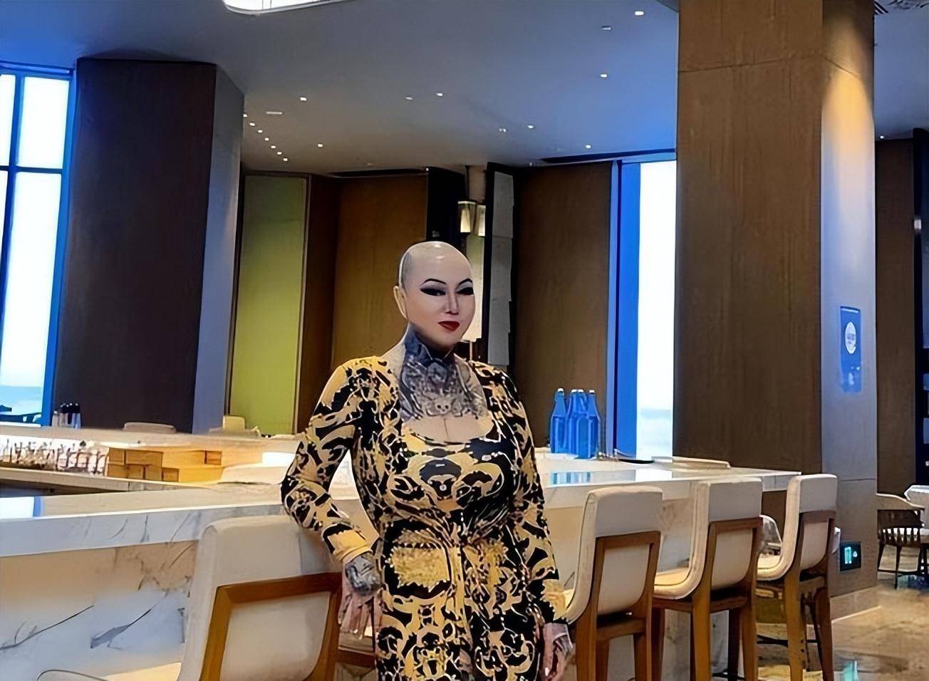 浙江富婆"宾利姐"曾扬言,谁娶我就送他顶配宾利,后来如何了?