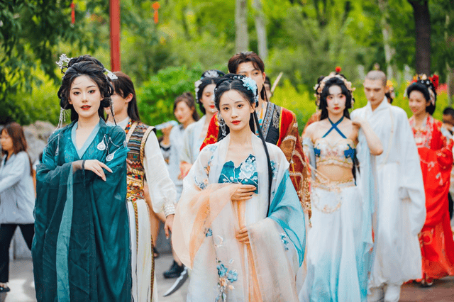 主题花车重磅亮相，6月29日—8月25日太原方特嬉水狂欢节盛大开启-太原方特水上乐园门票多少钱
