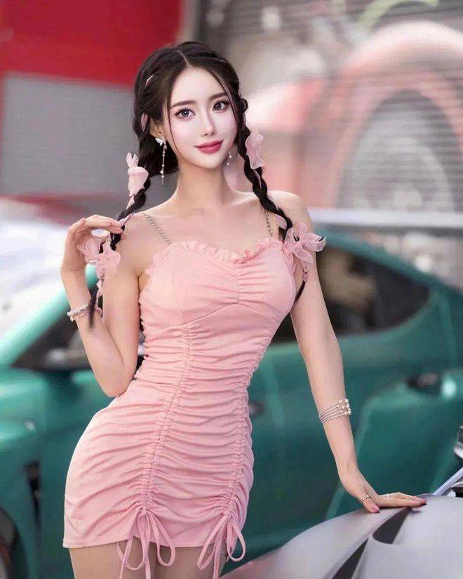 韩国网红美女车模火辣性感秀身材,甜美迷人or火辣性感