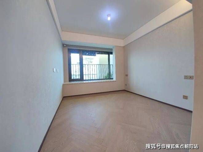 在这样的尺度下,带来的是更多空间场景实现的可能,会客厅,茶室,影音室