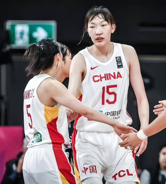 女篮对阵塞尔维亚:黄思静,韩旭和杨力维的关键角色与策略调整