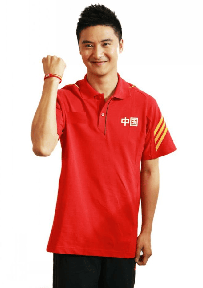 田亮带儿女参观剑桥大学,16岁森碟打俩耳钉超酷,小亮