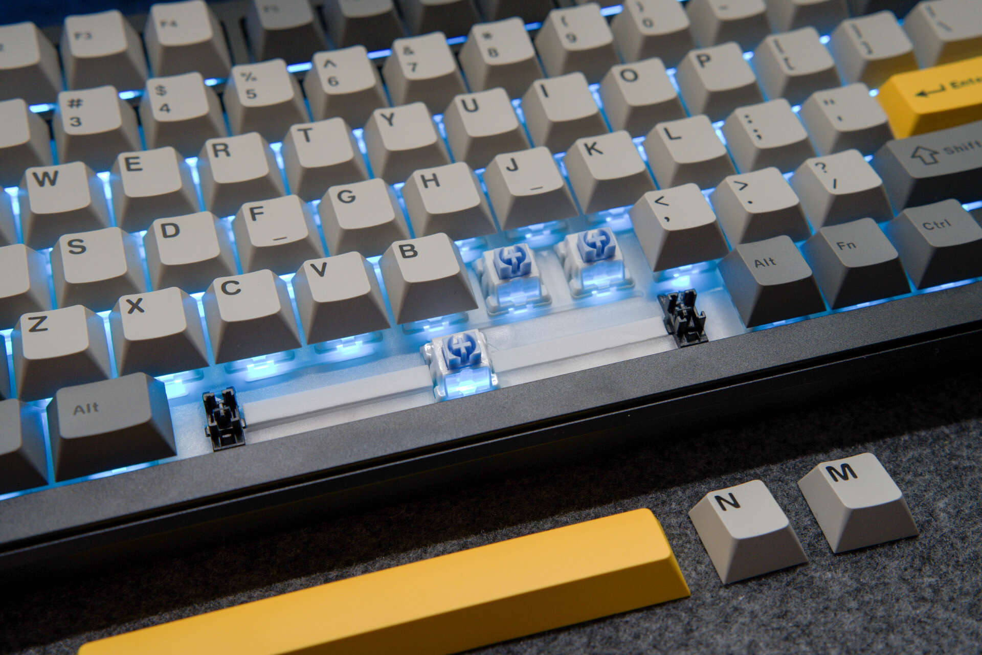 手感轻盈,颜值魅力 | 黑爵ak820 max 机械键盘 87键新宠