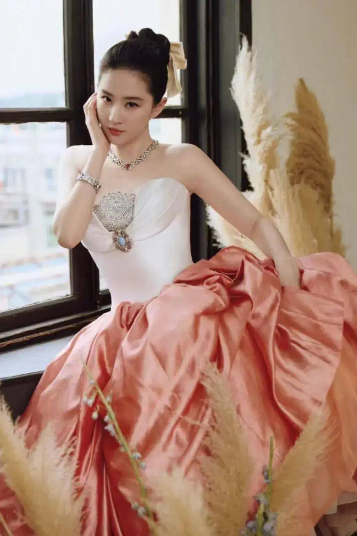 刘亦菲为什么不结婚?网友的分析很精准;似乎就是这个理!