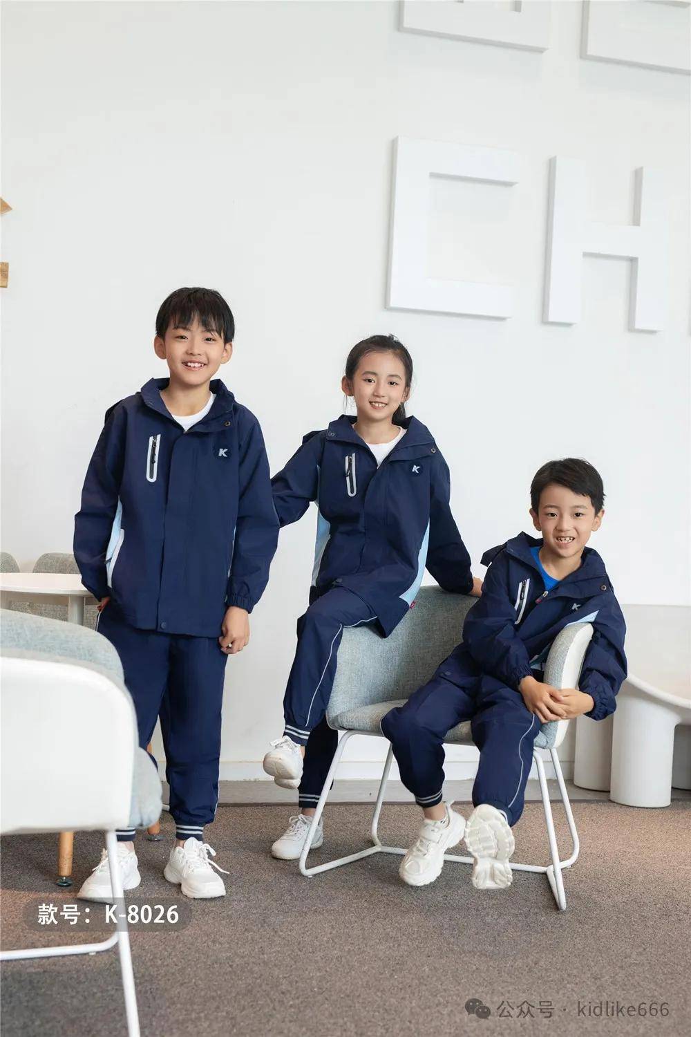 藏蓝色系列校服：校园里的时尚与实用