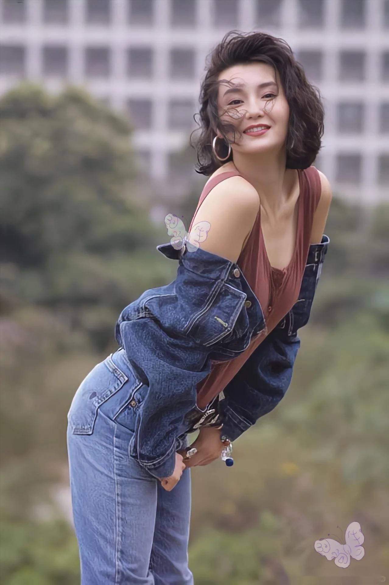 岁张曼玉才华横溢,美貌与智慧并存!